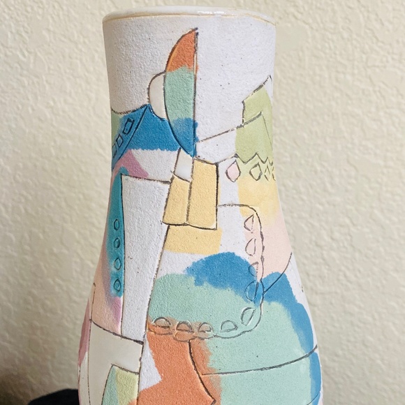 Modern Pattern Vase - Picture 3 of 5